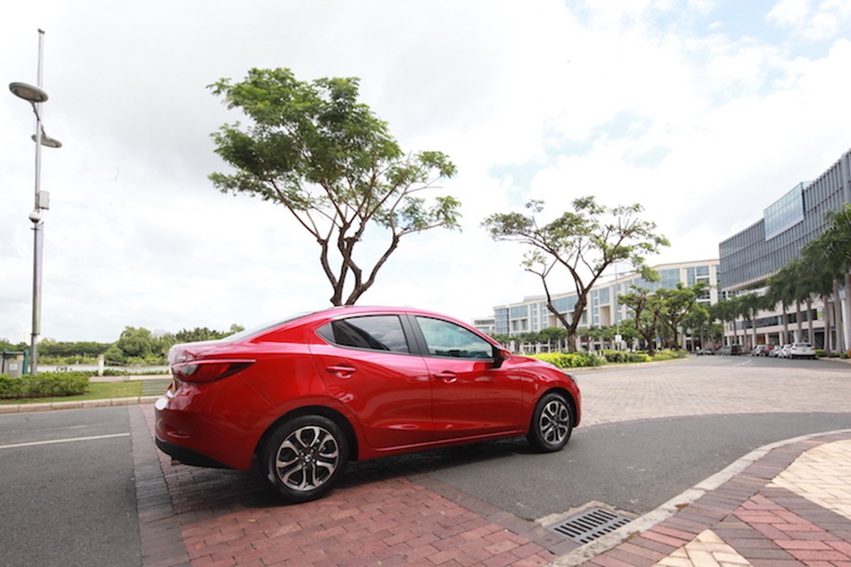 Can canh Mazda 2 “xe chat, gia mem” moi tai Viet Nam-Hinh-7